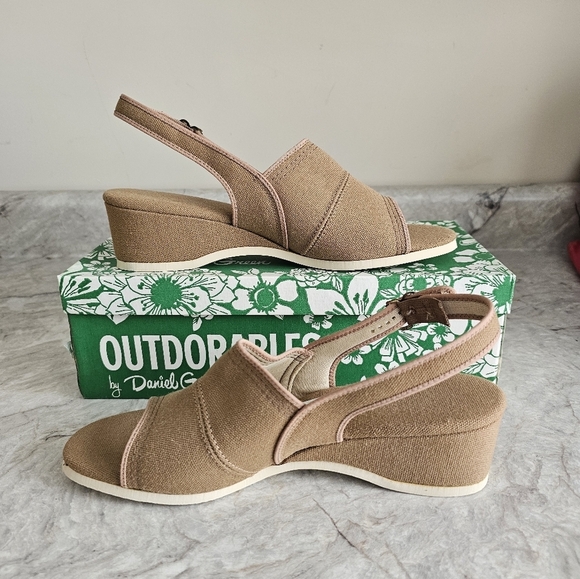 Shoes - Vintage Outdorables by Daniel Green Mocha Slingback Wedge Sandal 8 Narrow